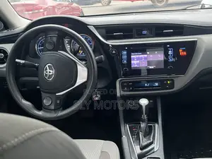Toyota Corolla LE (1.8L 4cyl 2A) 2018 Red