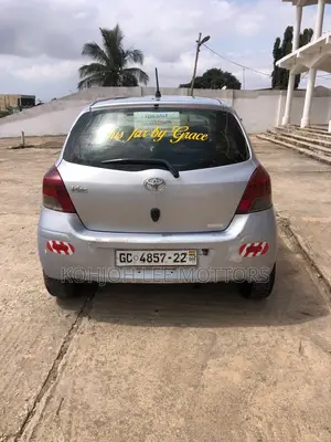 Toyota Vitz 2010 Silver