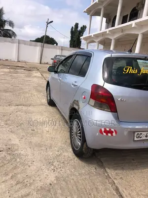 Toyota Vitz 2010 Silver
