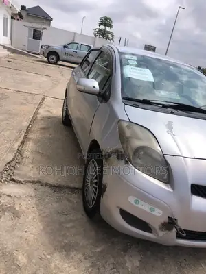 Toyota Vitz 2010 Silver