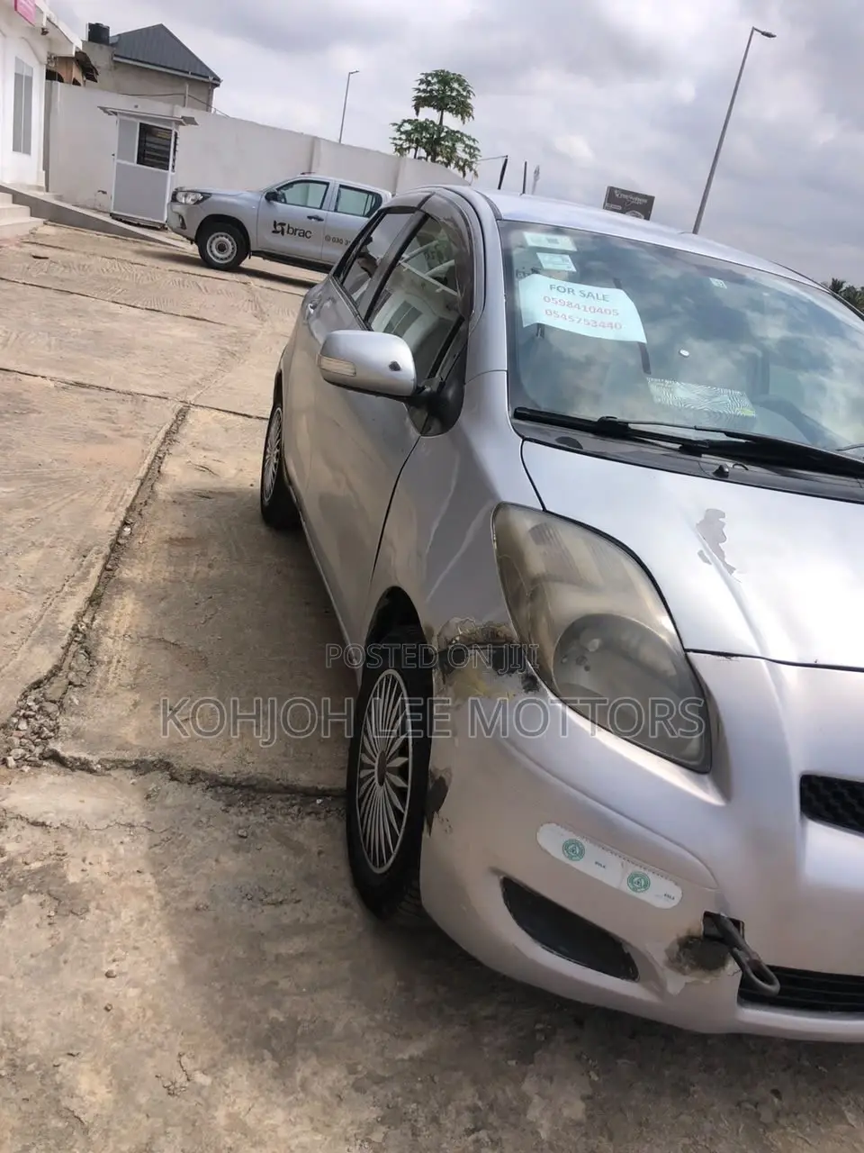 Toyota Vitz 2010 Silver