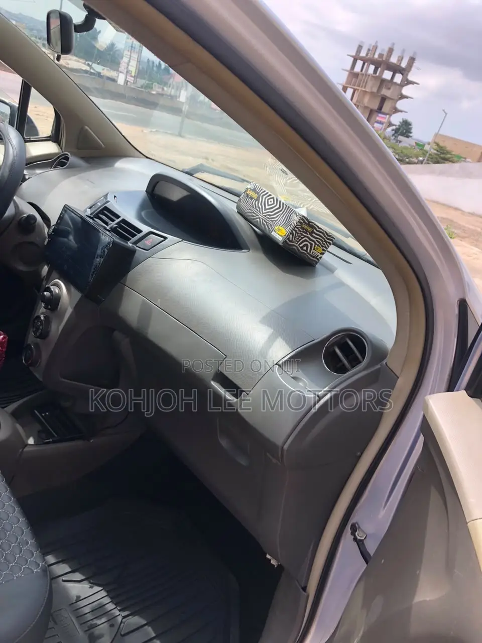 Toyota Vitz 2010 Silver