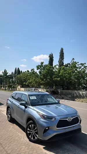 Toyota Highlander XLE 2021 Gray