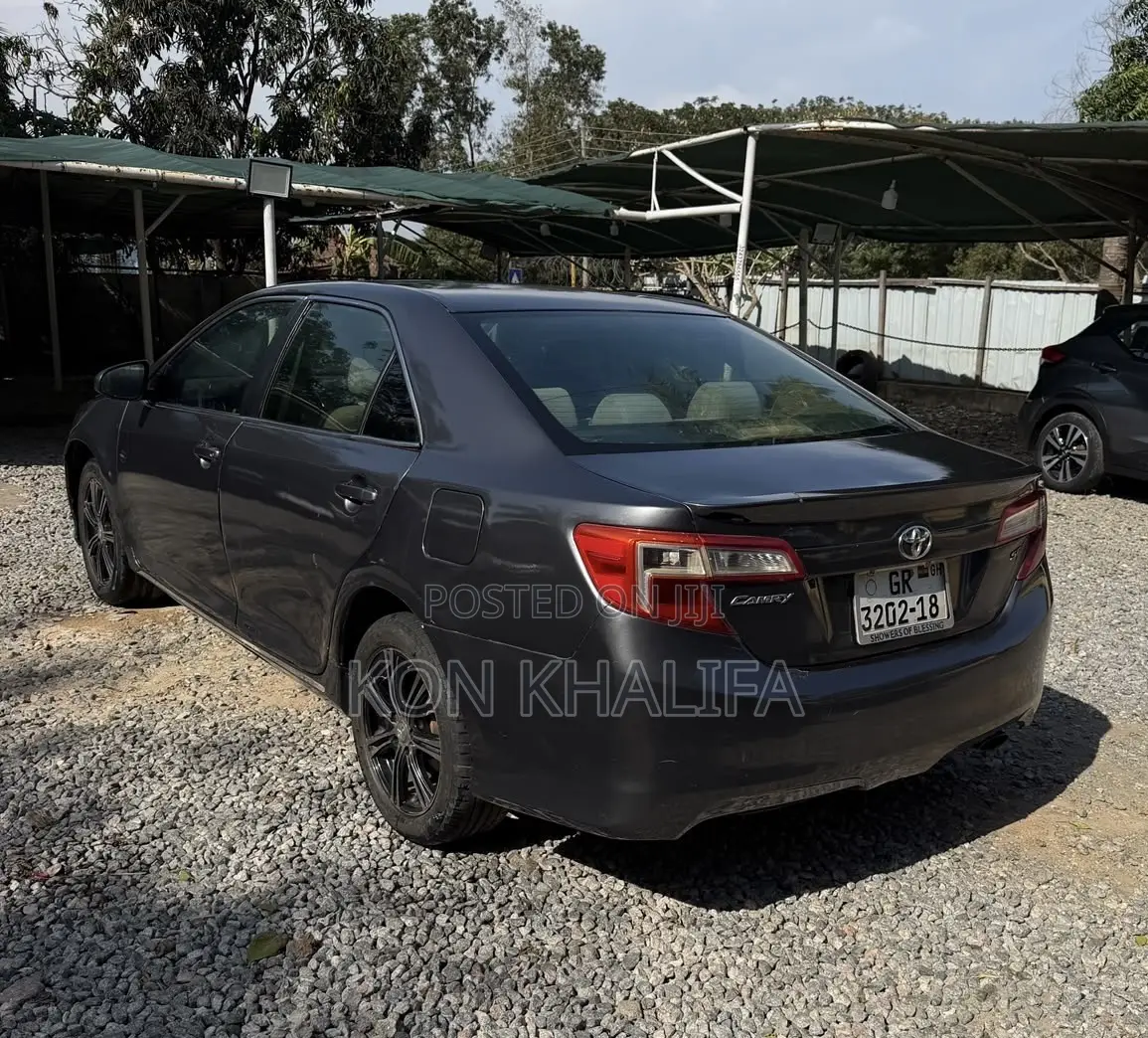 Toyota Camry SE Sport 4dr Sedan (2.5L 4cyl 6A) 2014 Gray