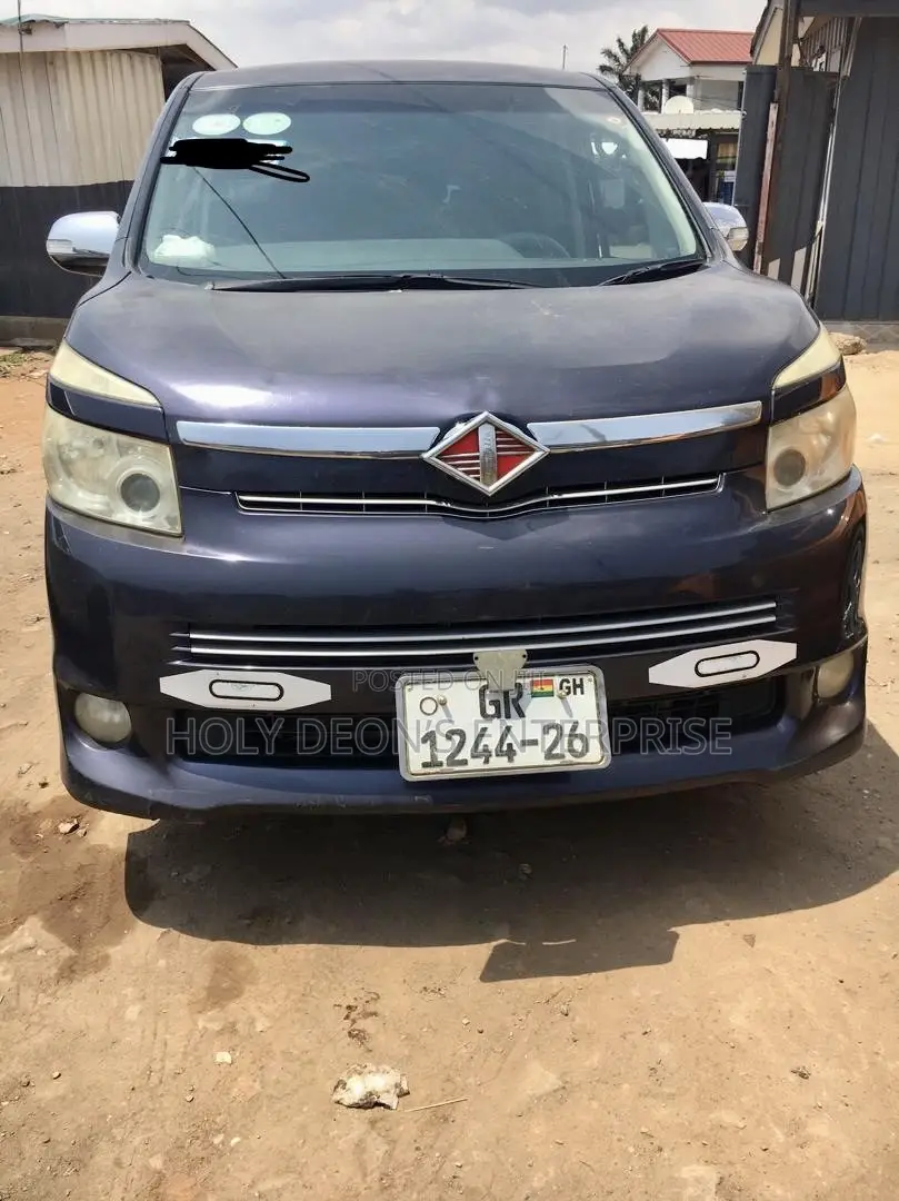 Toyota Voxy V 2WD 8-Seater 2013 Gray
