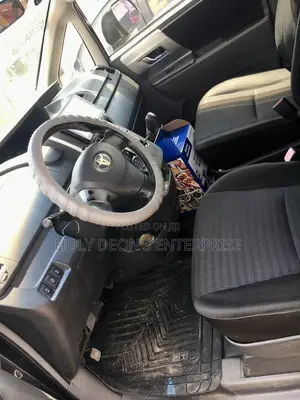 Toyota Voxy V 2WD 8-Seater 2013 Gray