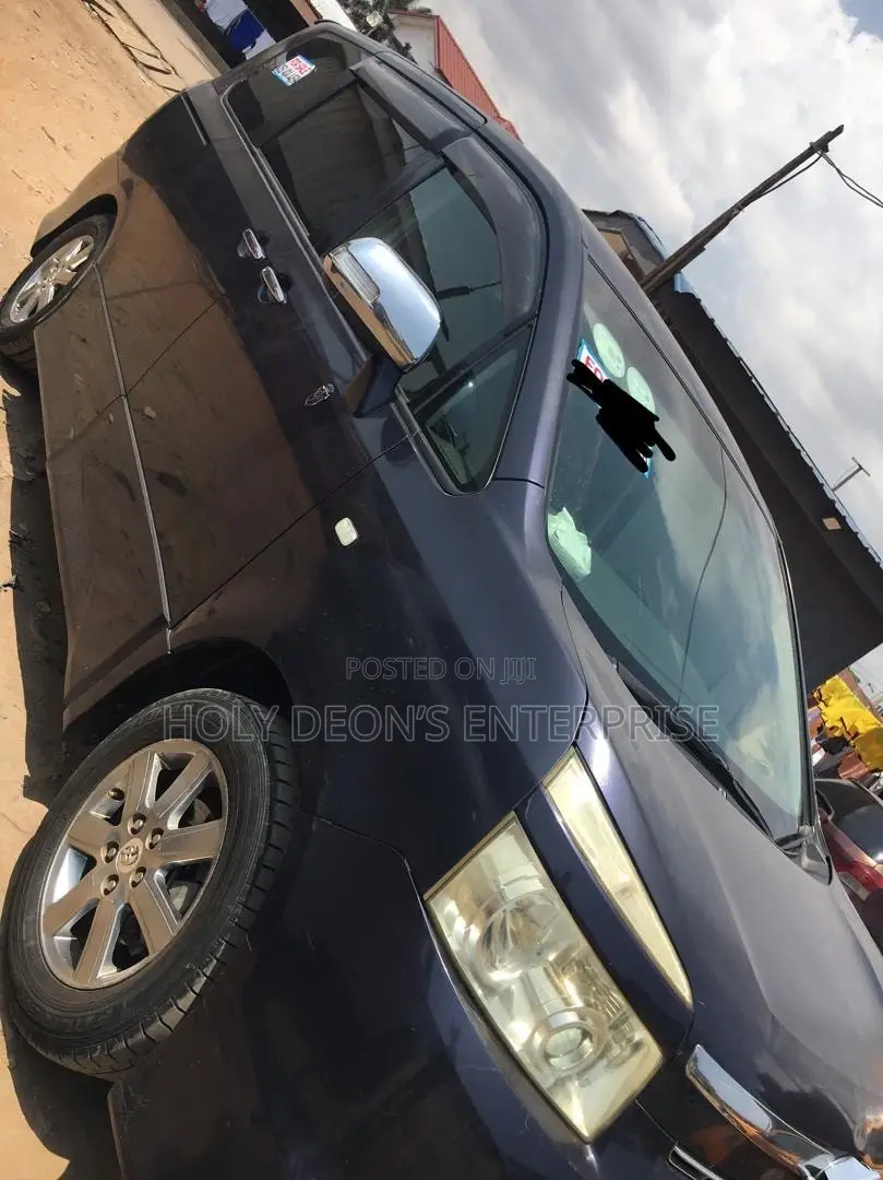 Toyota Voxy V 2WD 8-Seater 2013 Gray