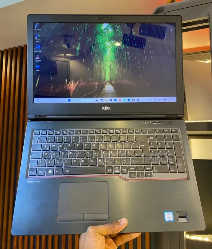 Laptop Fujitsu Lifebook U758 16GB Intel Core i5 SSD 256GB