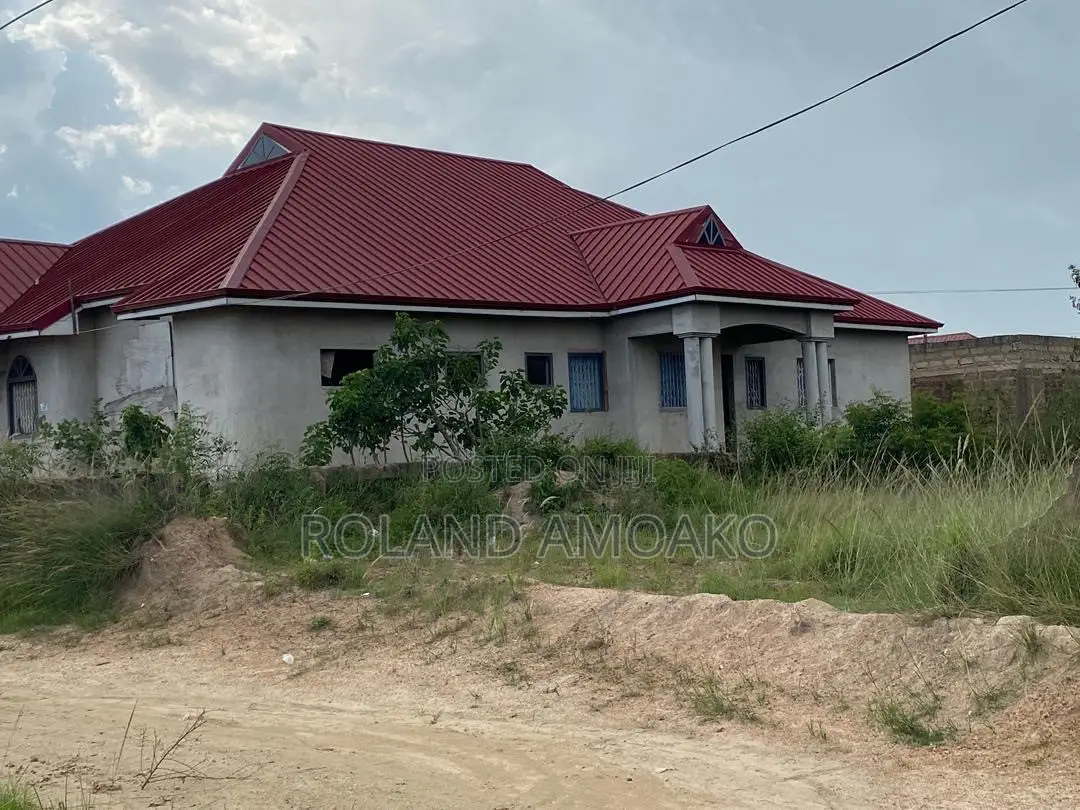 6bdrm House in Amasaman for sale