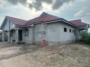 6bdrm House in Amasaman for sale