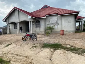 6bdrm House in Amasaman for sale