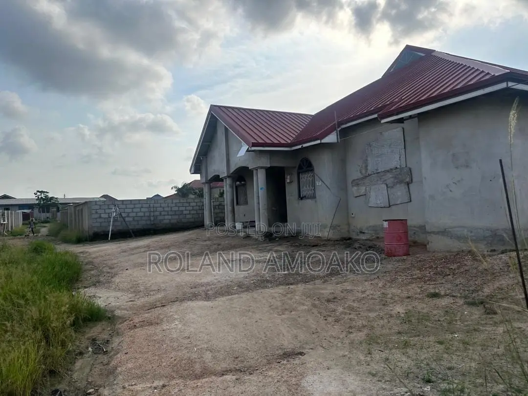 6bdrm House in Amasaman for sale
