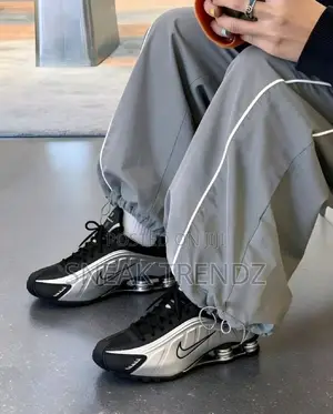 Nike Air Shox R4 Silver and Black