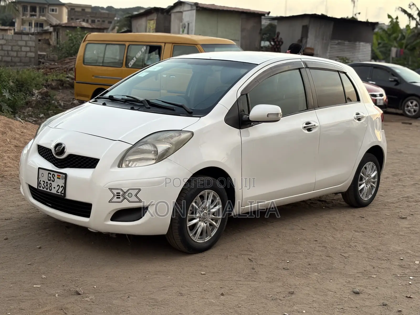 Toyota Vitz 1.3 FWD 3dr 2010 White