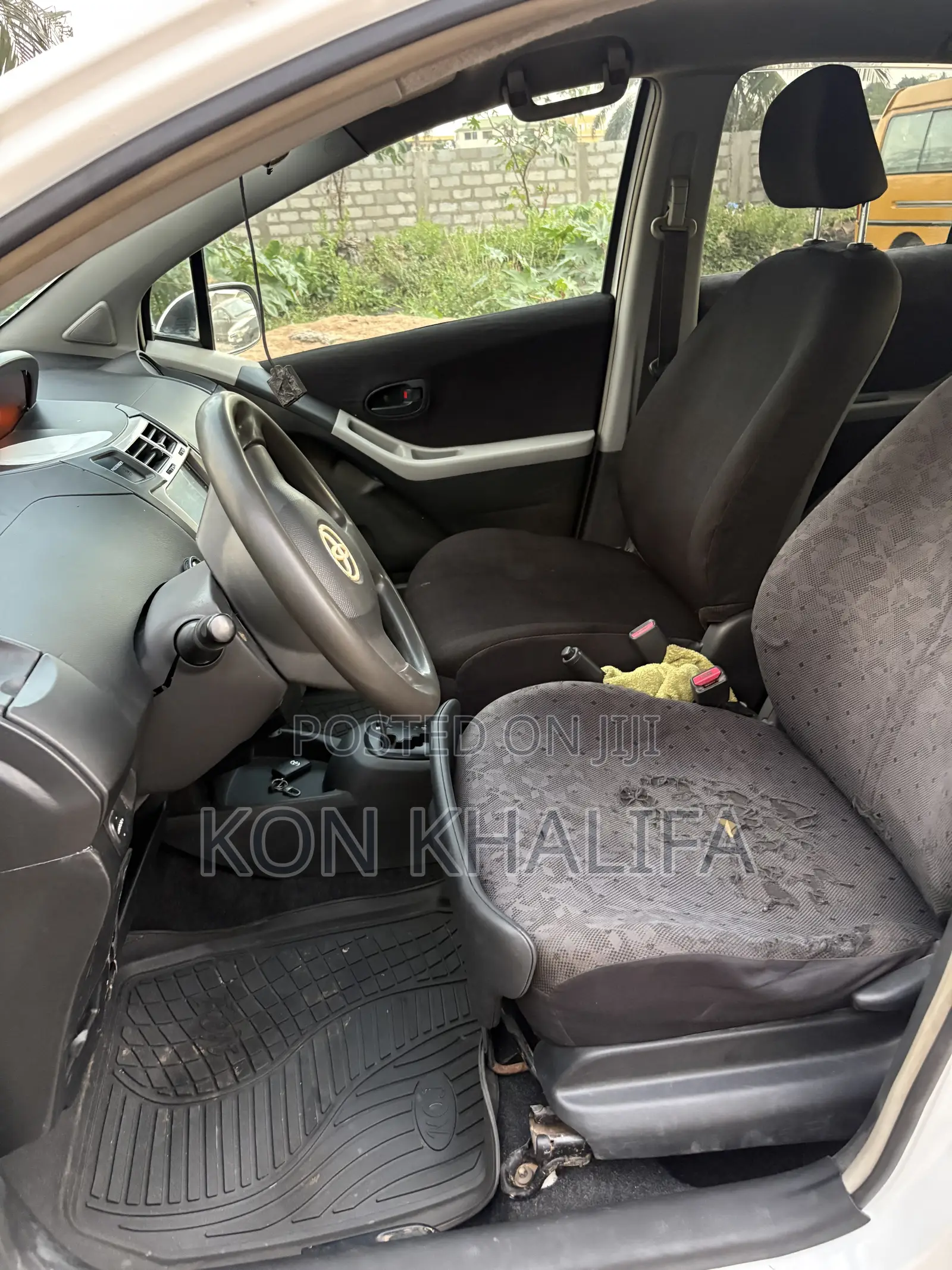 Toyota Vitz 1.3 FWD 3dr 2010 White