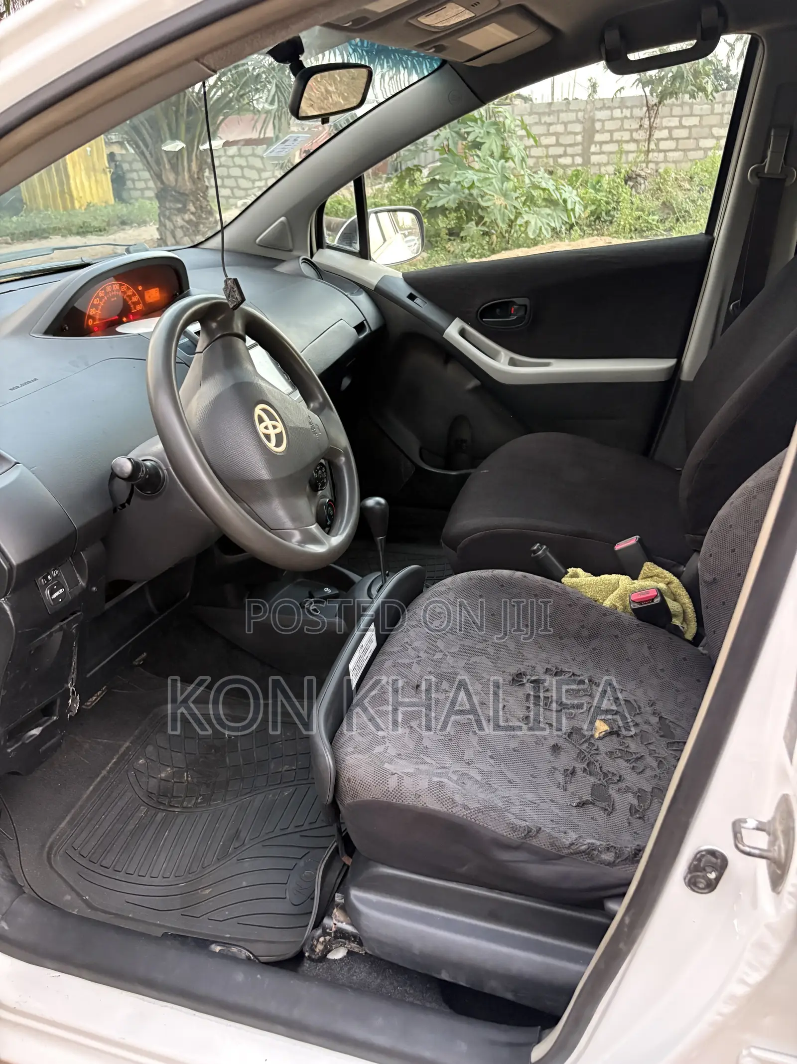 Toyota Vitz 1.3 FWD 3dr 2010 White