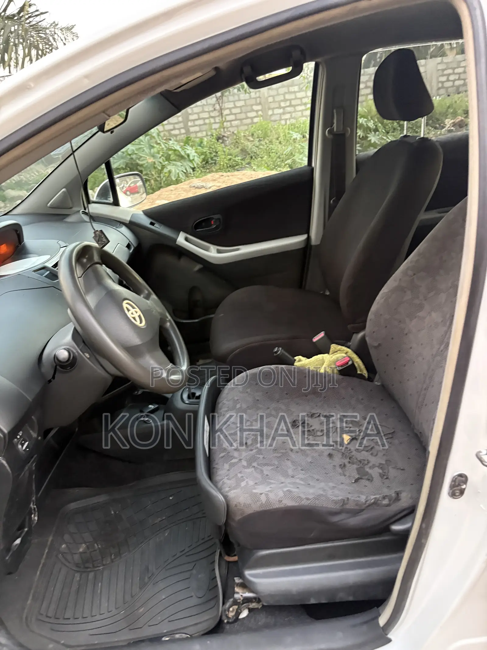 Toyota Vitz 1.3 FWD 3dr 2010 White
