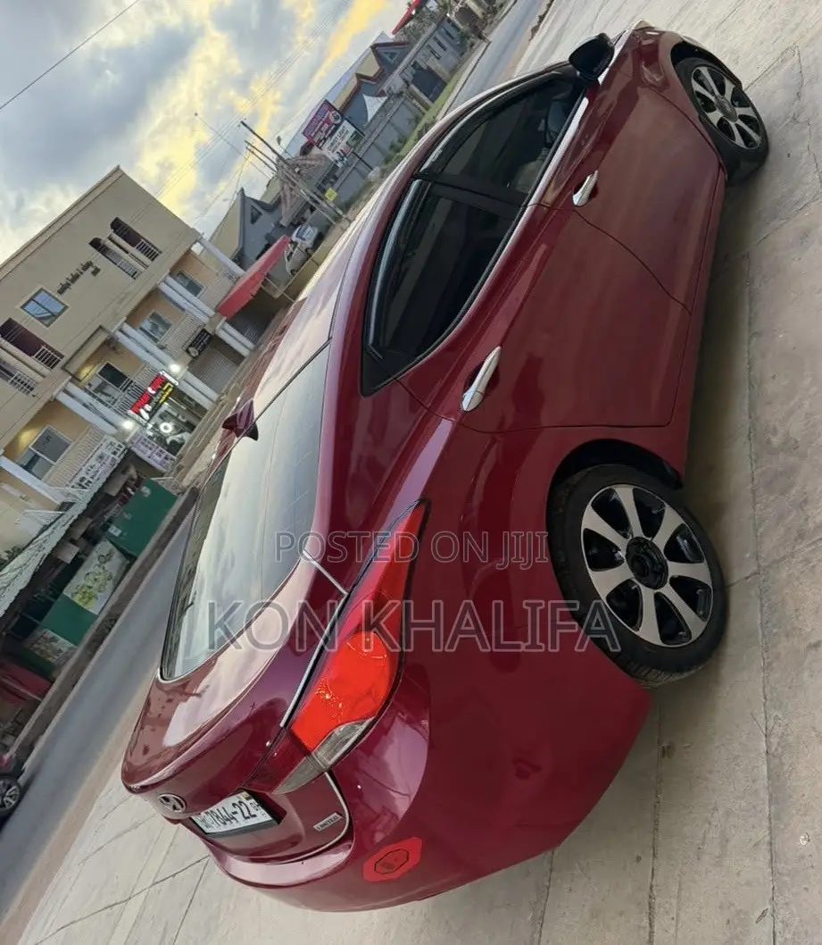 Hyundai Elantra Limited Sedan FWD (1.8L 4cyl 6A) 2013 Red