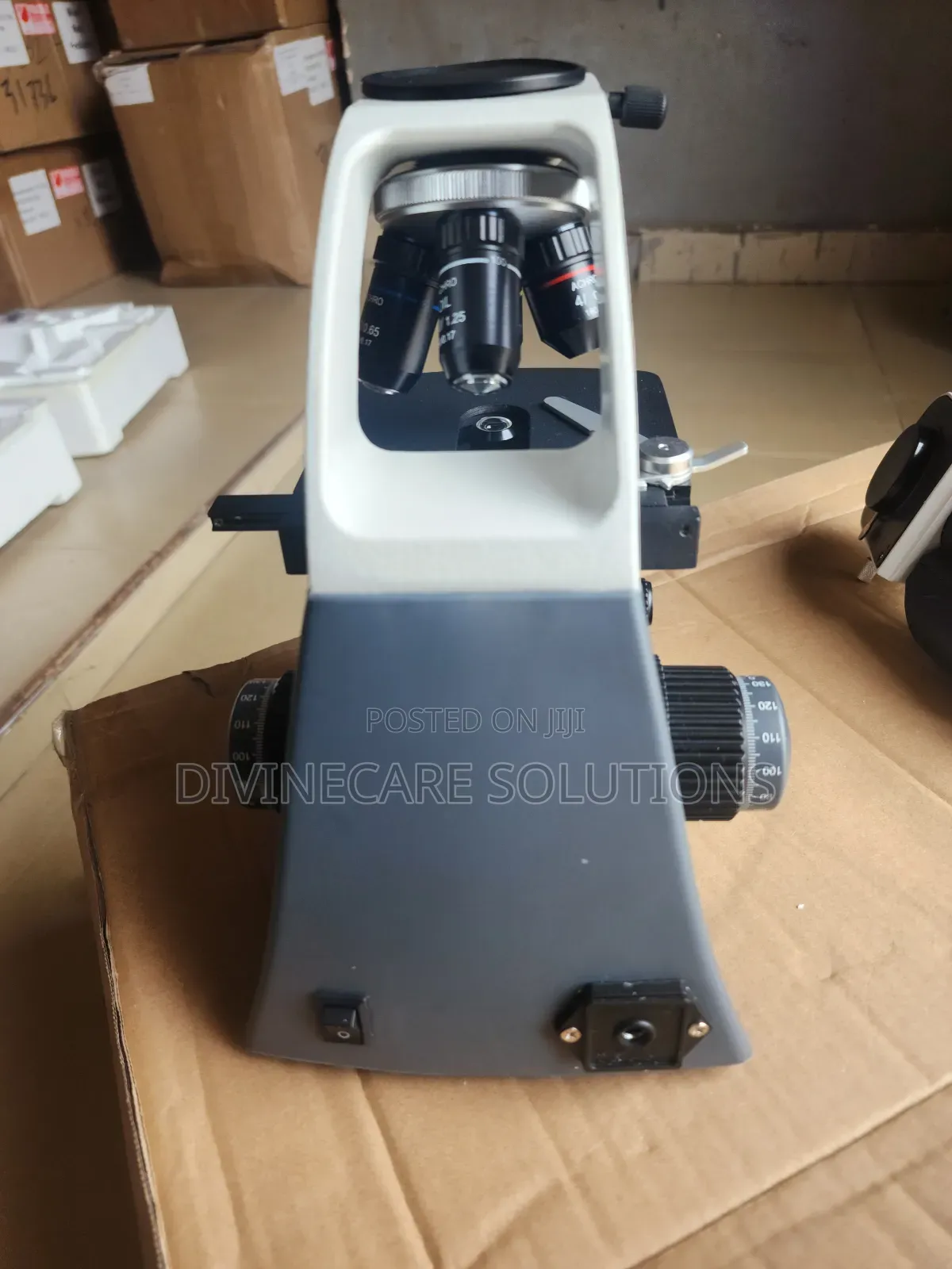 Microscope With Screen