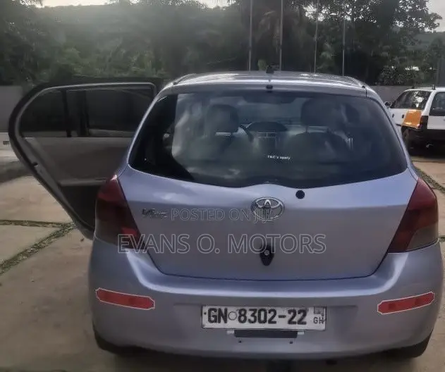 Toyota Vitz 1.0 FWD 3dr 2010 Silver