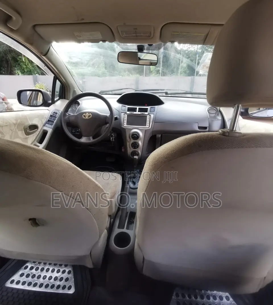 Toyota Vitz 1.0 FWD 3dr 2010 Silver
