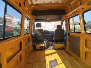 Mercedes-Benz Sprinter 2000 Yellow