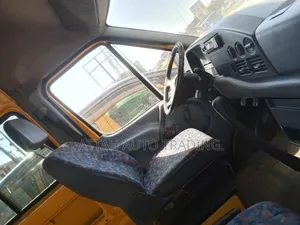 Mercedes-Benz Sprinter 2000 Yellow