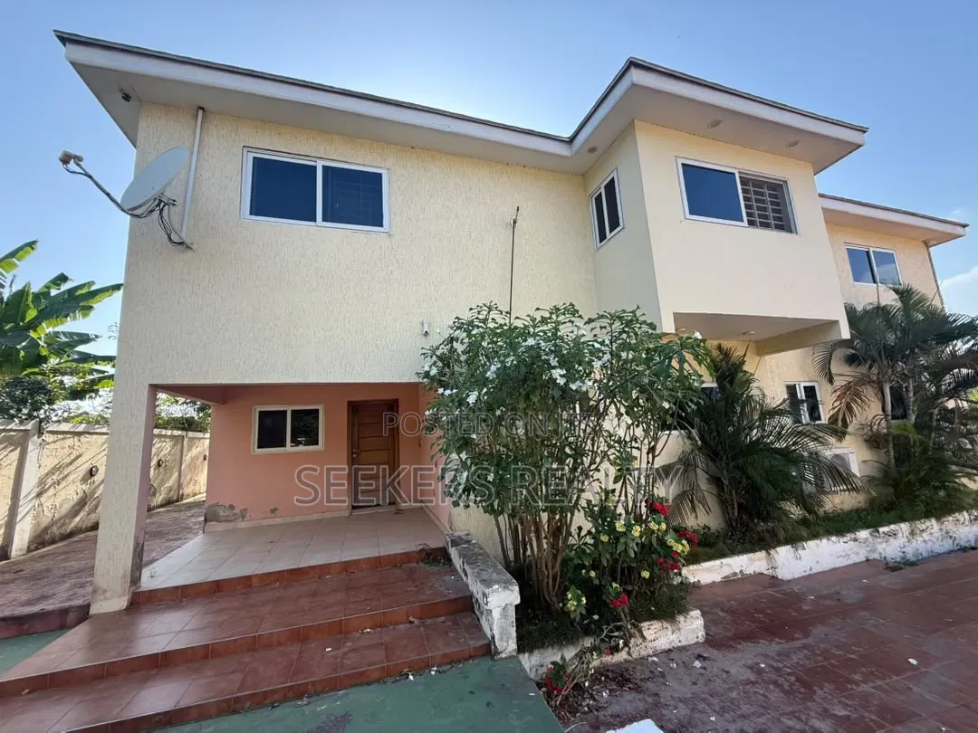 5bdrm House in Seekers Realty, Pokuase for sale