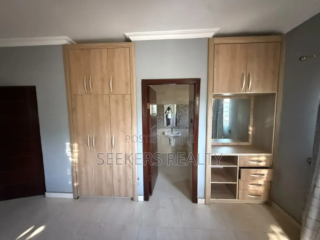 5bdrm House in Seekers Realty, Pokuase for sale