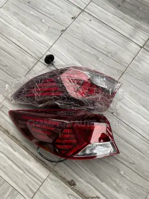 Hyundai Elantra 2019-2020 Original Tail Light Pair