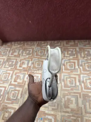 AirPod Max (Lightening)