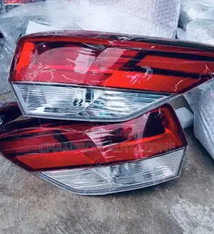 Toyota Highlander 2017-2018-2019 Original Tail Light Pair