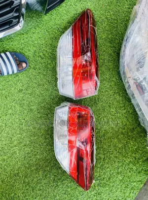 Toyota Highlander 2017-2018-2019 Original Tail Light Pair