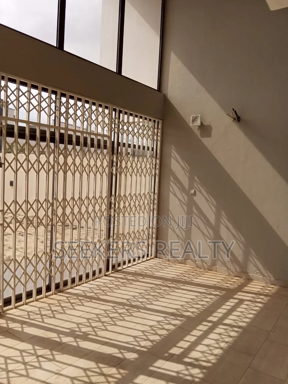 5bdrm House in Seekers Realty, Oyarifa Mall Area for sale