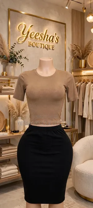The Crop Tee That Goes With Everything Yeesha’S “Clean Crop Tee”