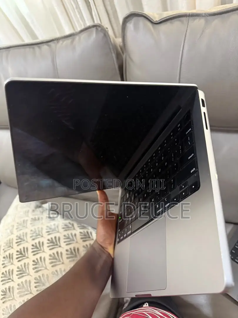 Laptop Apple MacBook Pro 2023 M3 8GB Apple M3 SSD 1T