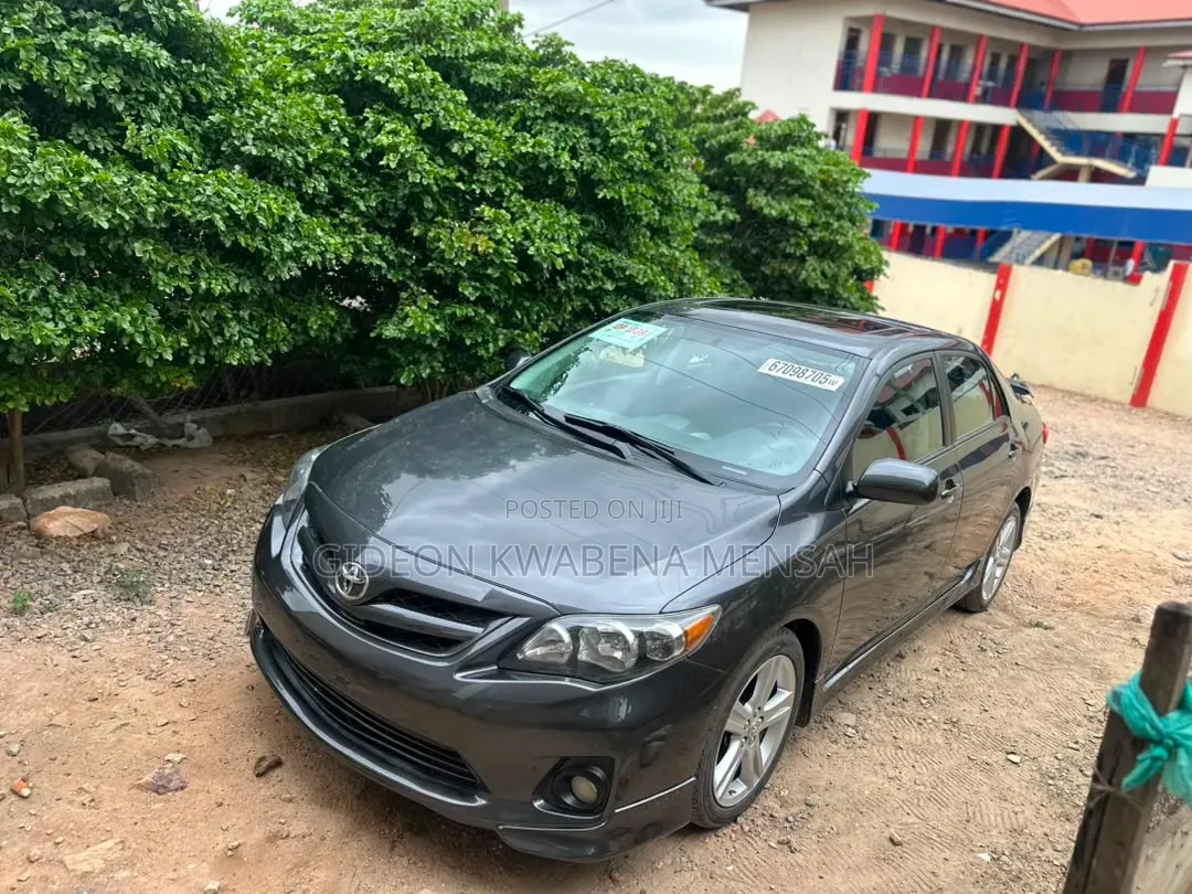 Toyota Corolla LE 4dr Sedan (1.8L 4cyl 4A) 2013 Gray