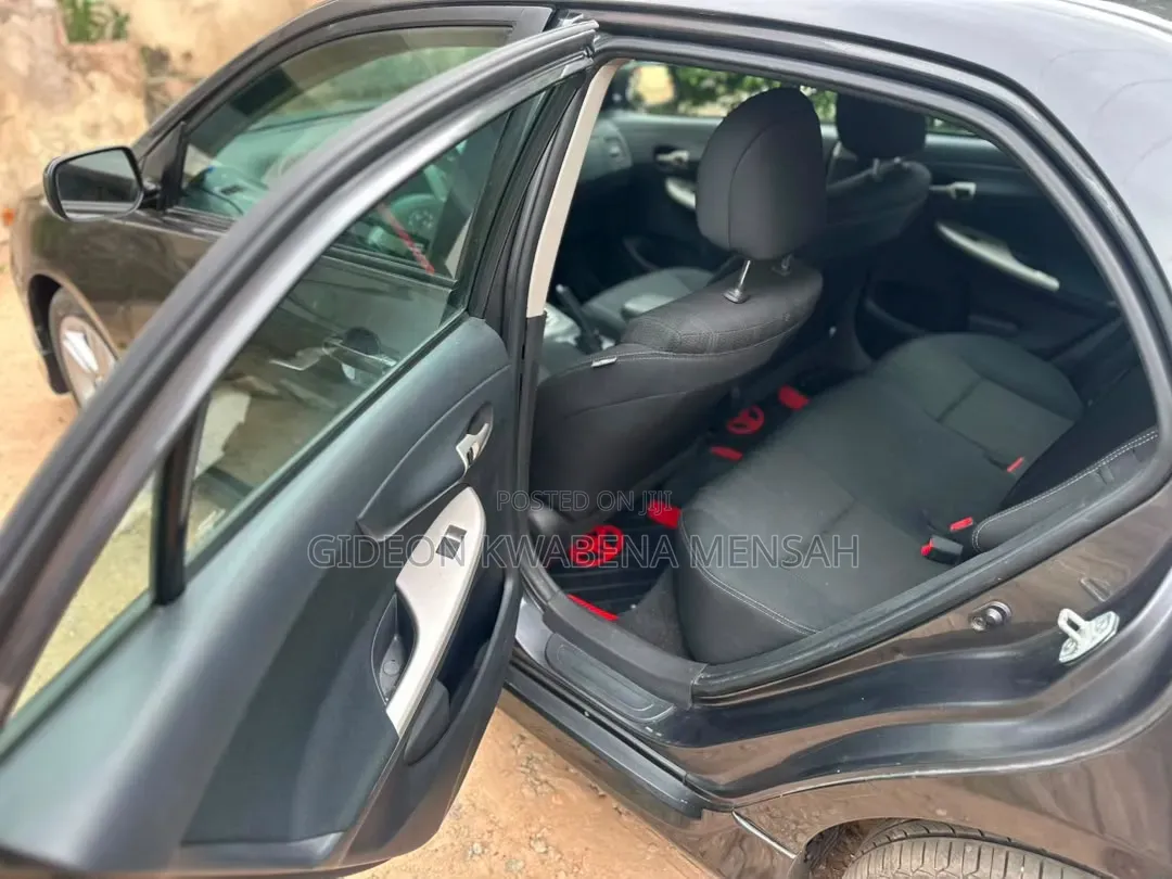 Toyota Corolla LE 4dr Sedan (1.8L 4cyl 4A) 2013 Gray