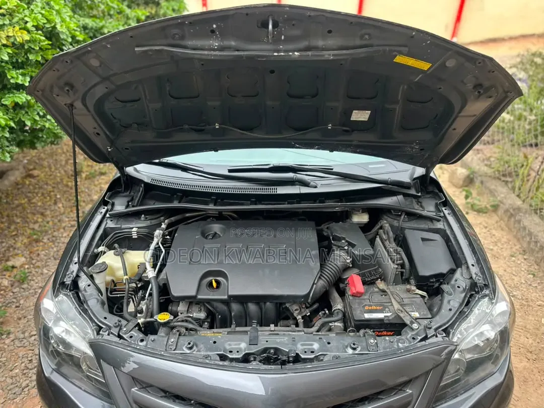 Toyota Corolla LE 4dr Sedan (1.8L 4cyl 4A) 2013 Gray