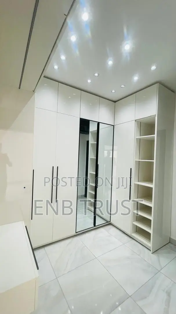 4bdrm Duplex in Canada, Olebu for sale