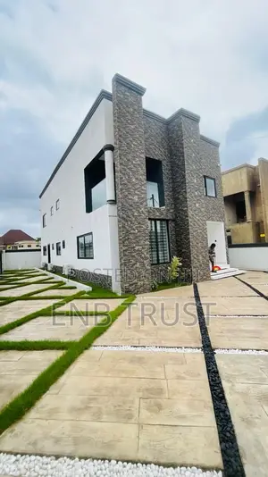 4bdrm Duplex in Canada, Olebu for sale