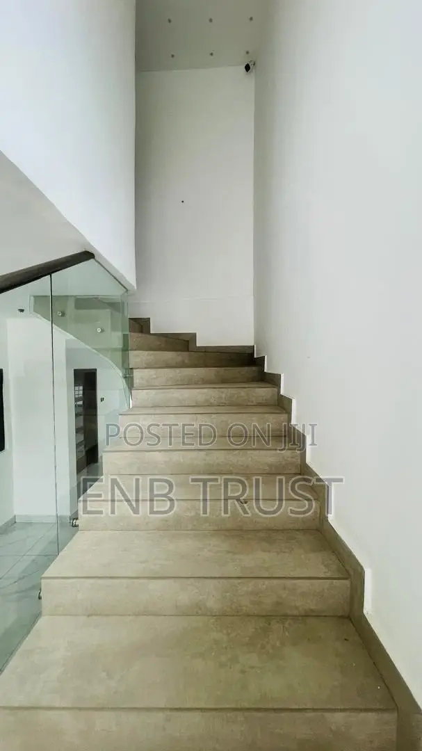 4bdrm Duplex in Canada, Olebu for sale