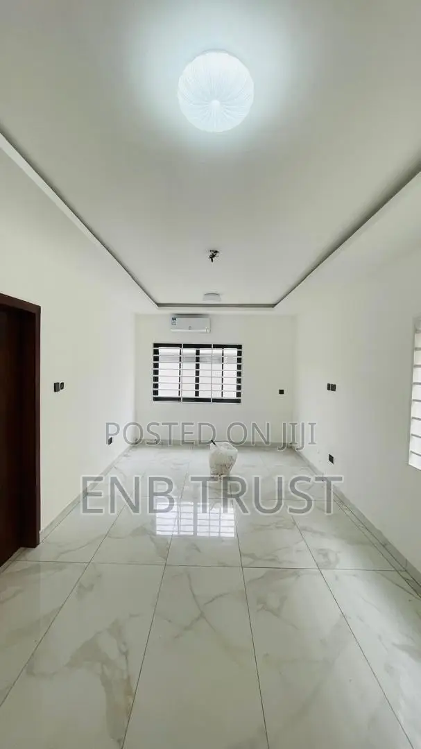4bdrm Duplex in Canada, Olebu for sale