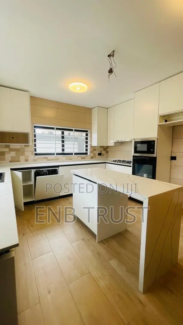 4bdrm Duplex in Canada, Olebu for sale