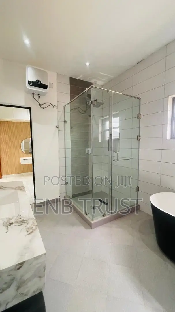 4bdrm Duplex in Canada, Olebu for sale
