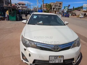 Toyota Camry LE 4dr Sedan (2.5L 4cyl 6A) 2014 White