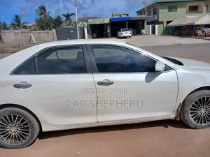 Toyota Camry LE 4dr Sedan (2.5L 4cyl 6A) 2014 White