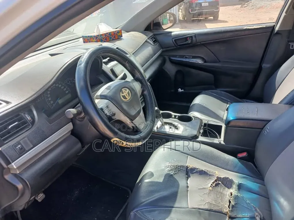 Toyota Camry LE 4dr Sedan (2.5L 4cyl 6A) 2014 White
