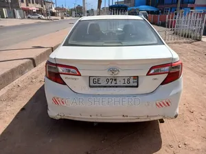 Toyota Camry LE 4dr Sedan (2.5L 4cyl 6A) 2014 White