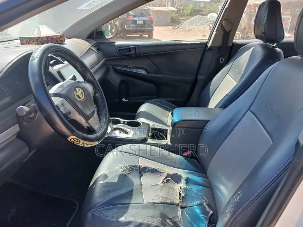 Toyota Camry LE 4dr Sedan (2.5L 4cyl 6A) 2014 White